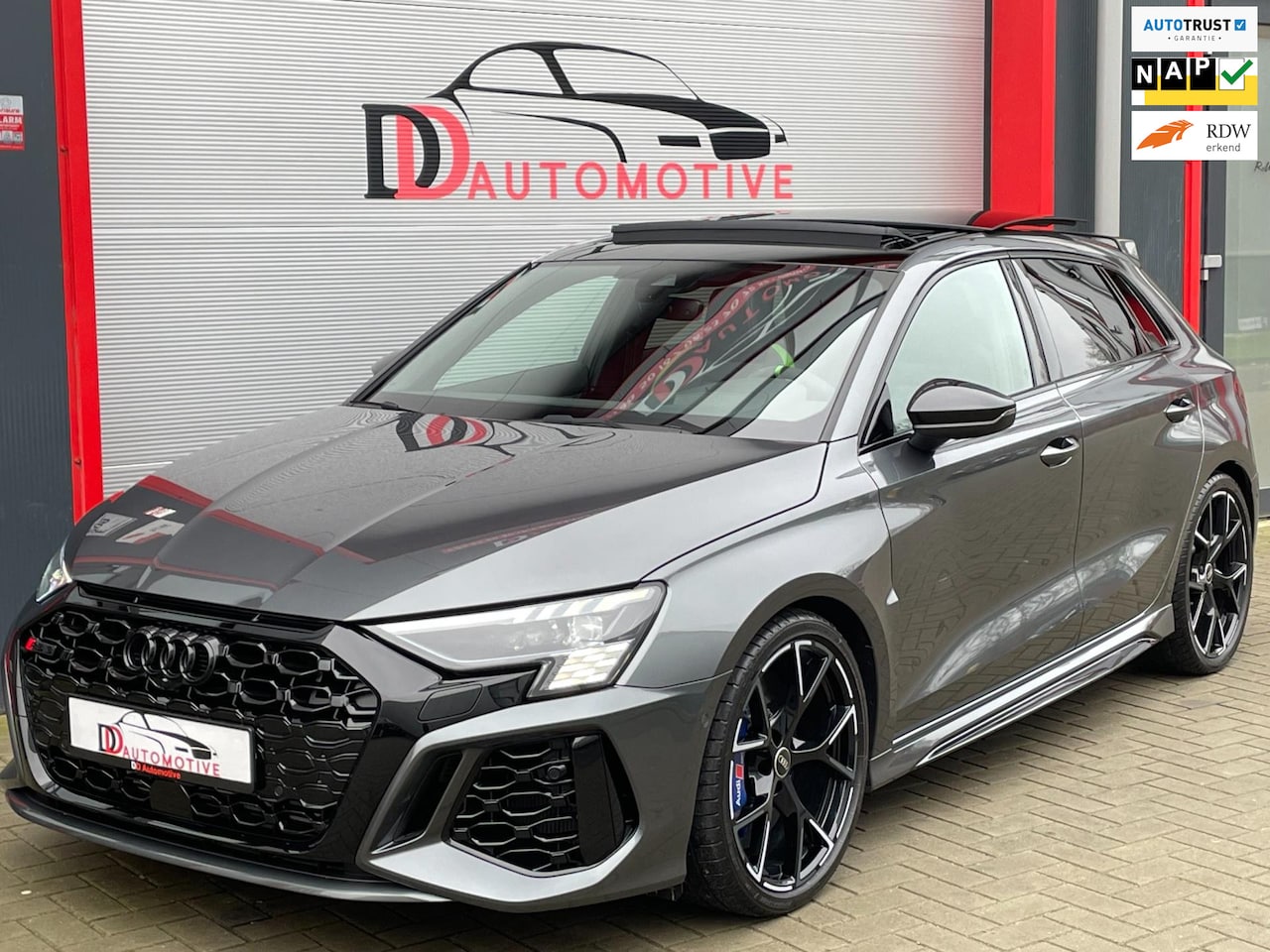 Audi RS3 - Sportback 2.5 TFSI RS 3 quattro CARBON/ACC/SFEERVERL/PANO/HUD/B&O/LANE - AutoWereld.nl