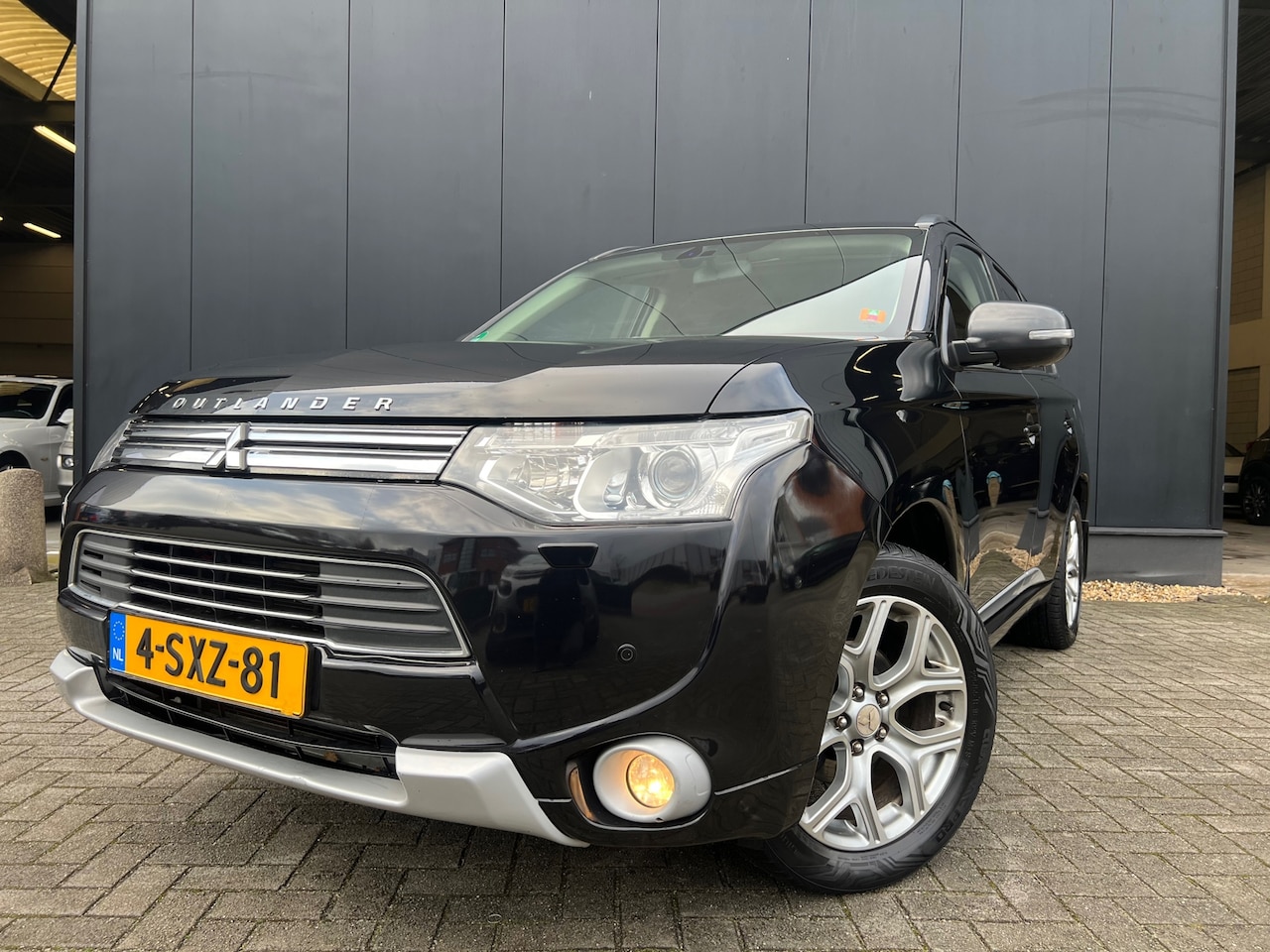 Mitsubishi Outlander - 2.0 PHEV Hybrid Aut/Leder/Navi/18'Lmv/Camera/Dak - AutoWereld.nl