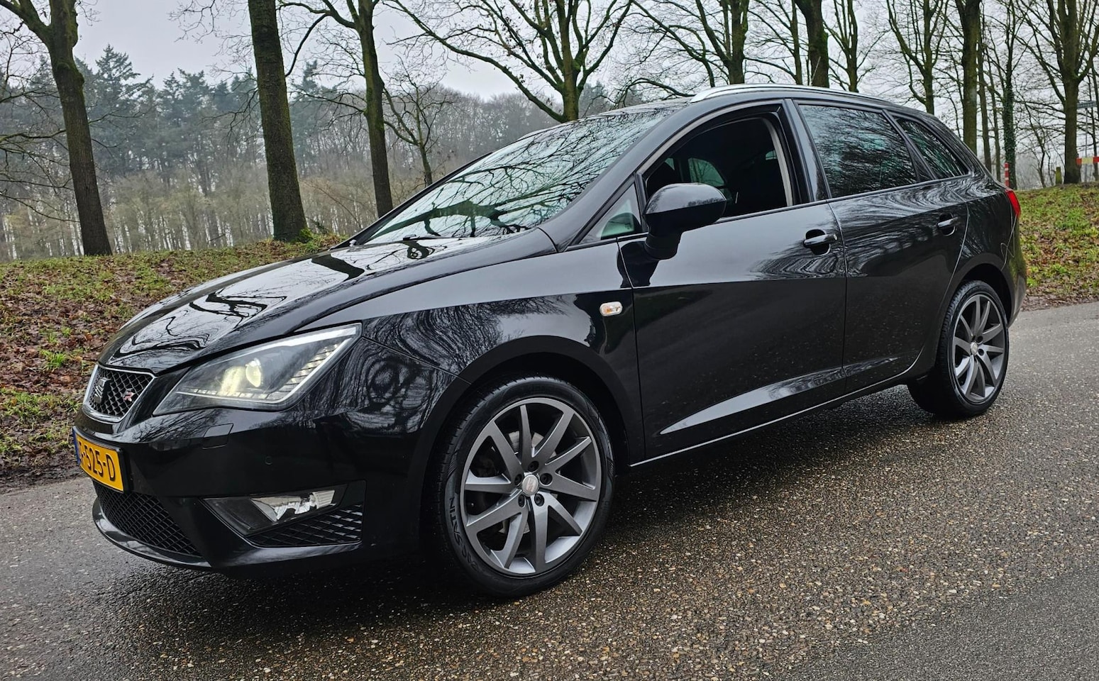 Seat Ibiza ST - 1.6 TDI FR Xenon Led Navi Keurige auto - AutoWereld.nl