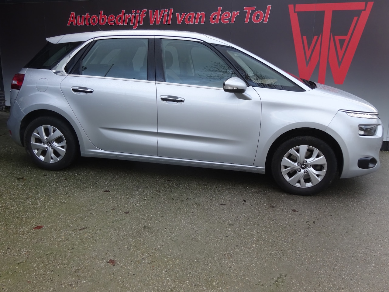 Citroën C4 Picasso - 1.6T INTENSIVE | CAMERA | TREKHAAK | ALL-SEASON | NIEUWE KETTING | APK 02-2026!! - AutoWereld.nl