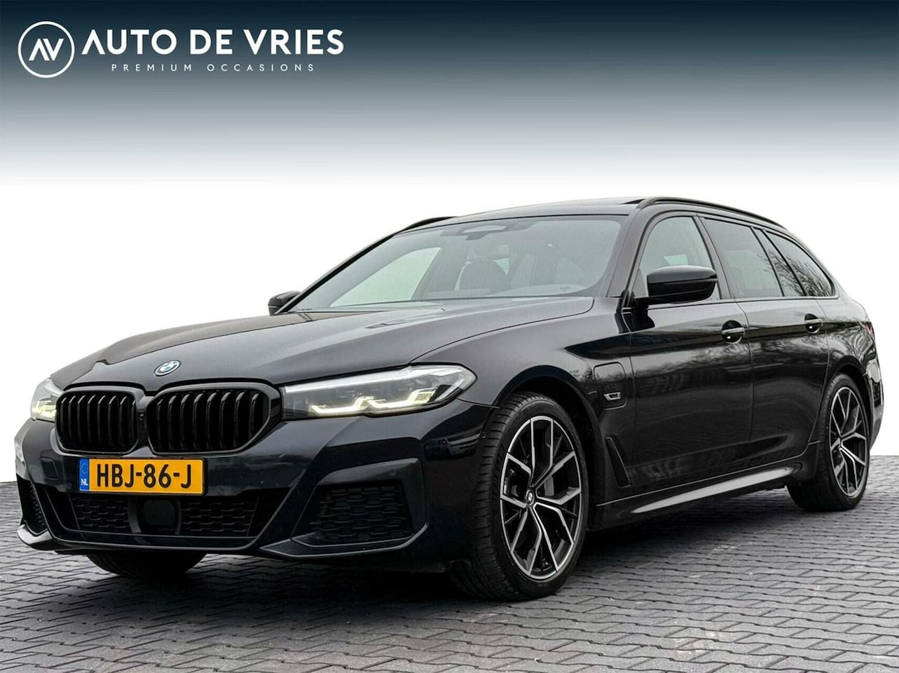 BMW 5-serie Touring - 530e M-Sport | Panoramadak | Leder | Driving Assist Prof | Trekhaak - AutoWereld.nl