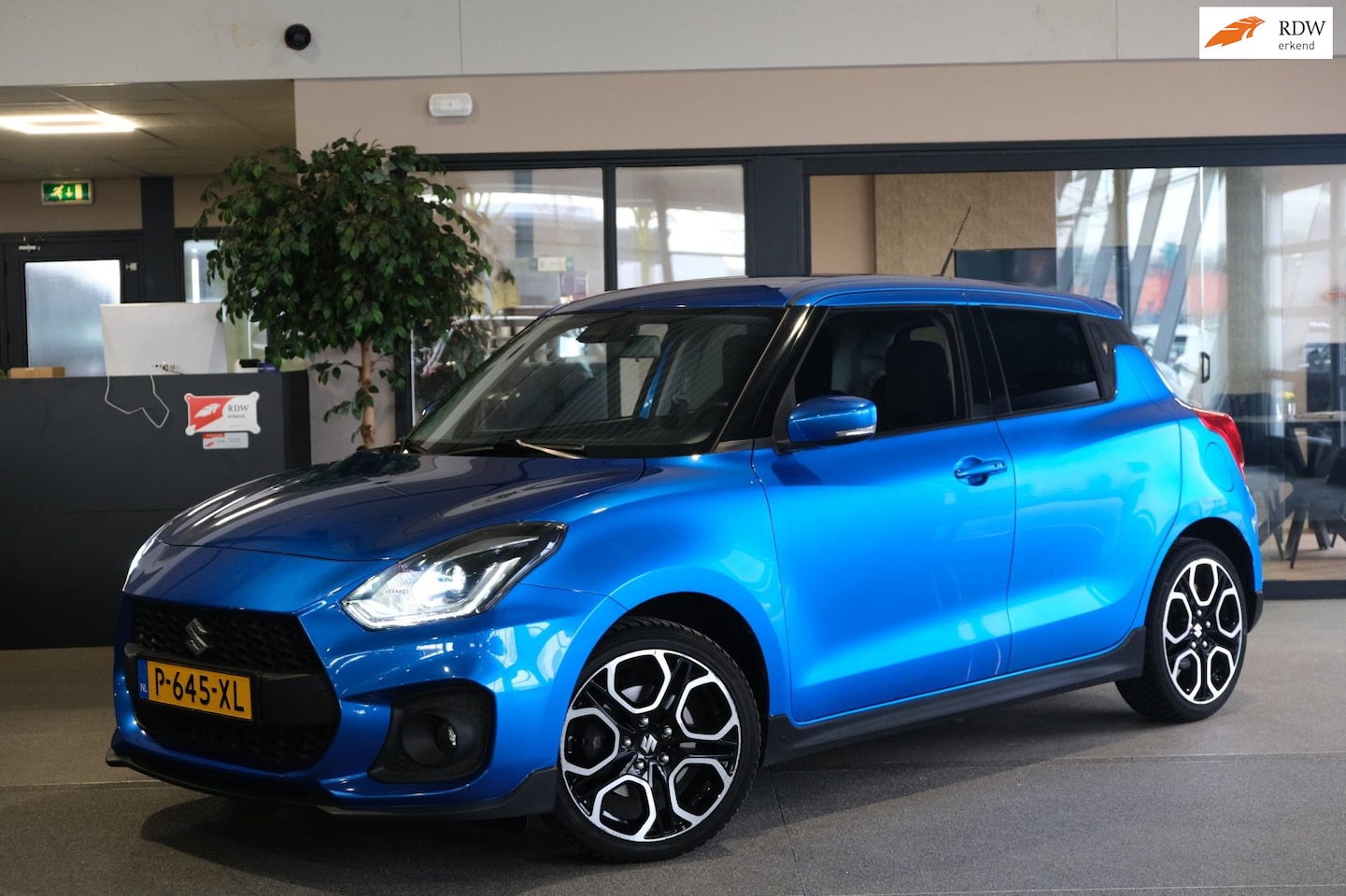 Suzuki Swift - 1.4 Sport Navi Adaptieve Cruise cam LM velgen Keyless - AutoWereld.nl