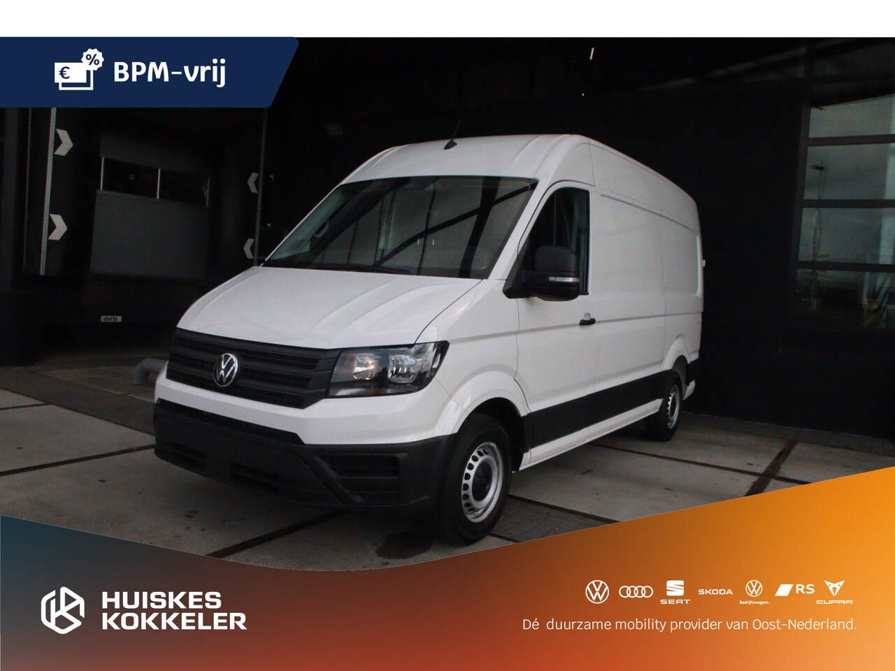 Volkswagen Crafter - 2.0 TDI 140PK L3H3 3.5T Nieuw Model | Digital Cockpit | Trekhaak | Parkeersensoren | Achte - AutoWereld.nl