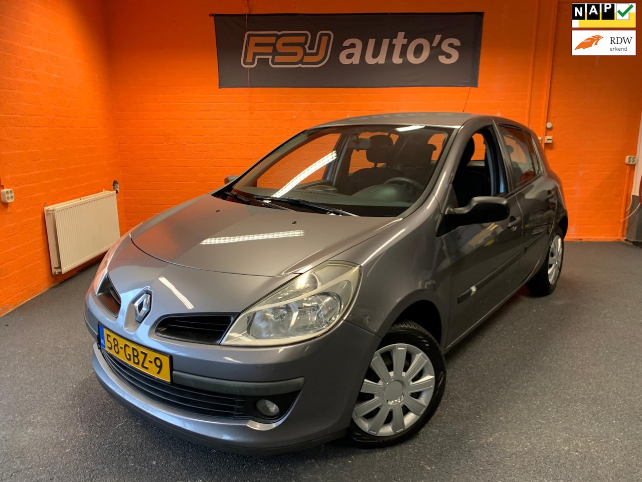 Renault Clio - 1.2-16V / 5 DEURS / SPECIAL LINE / AIRCO!! - AutoWereld.nl