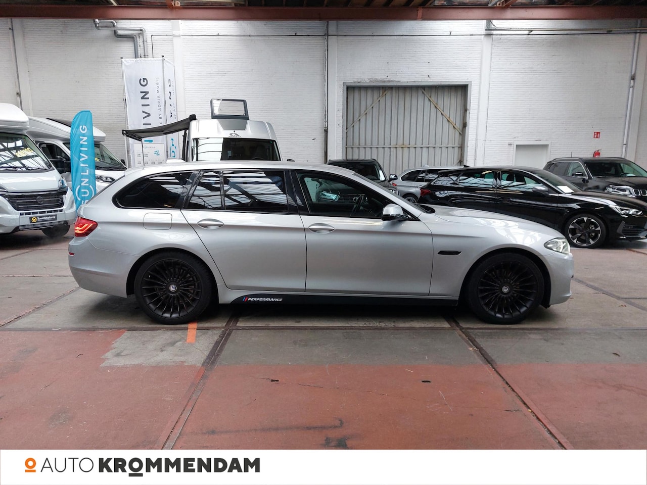 BMW 5-serie Touring - 520d 190 pk Automaat leer, trekhaak, navigatie - AutoWereld.nl