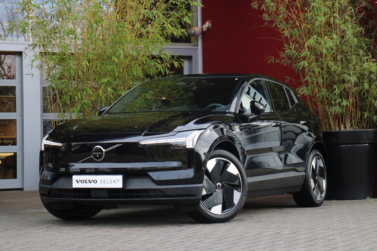 Volvo EX30 - Single Motor Extended Range Ultra 69 kWh | Full Option! | Pilot Assist | Panoramadak | 360 - AutoWereld.nl