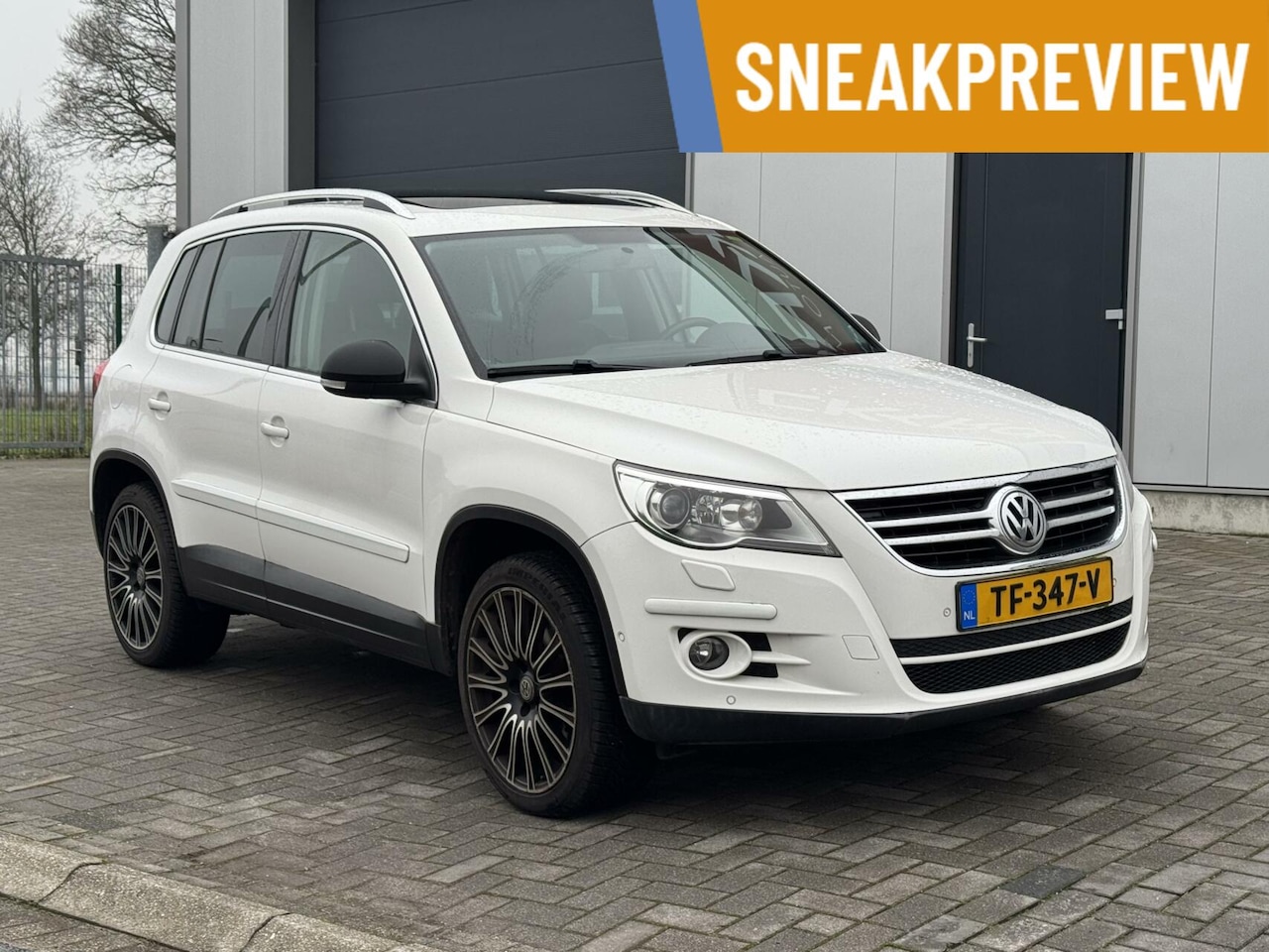 Volkswagen Tiguan - 2.0 TSI Track&Field 4X4 Aut. (Pano//Trekh) - AutoWereld.nl