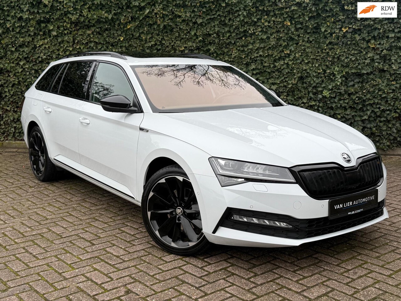 Skoda Superb Combi - 1.4 TSI iV Sportline | Pano | Trekhaak | Camera - AutoWereld.nl