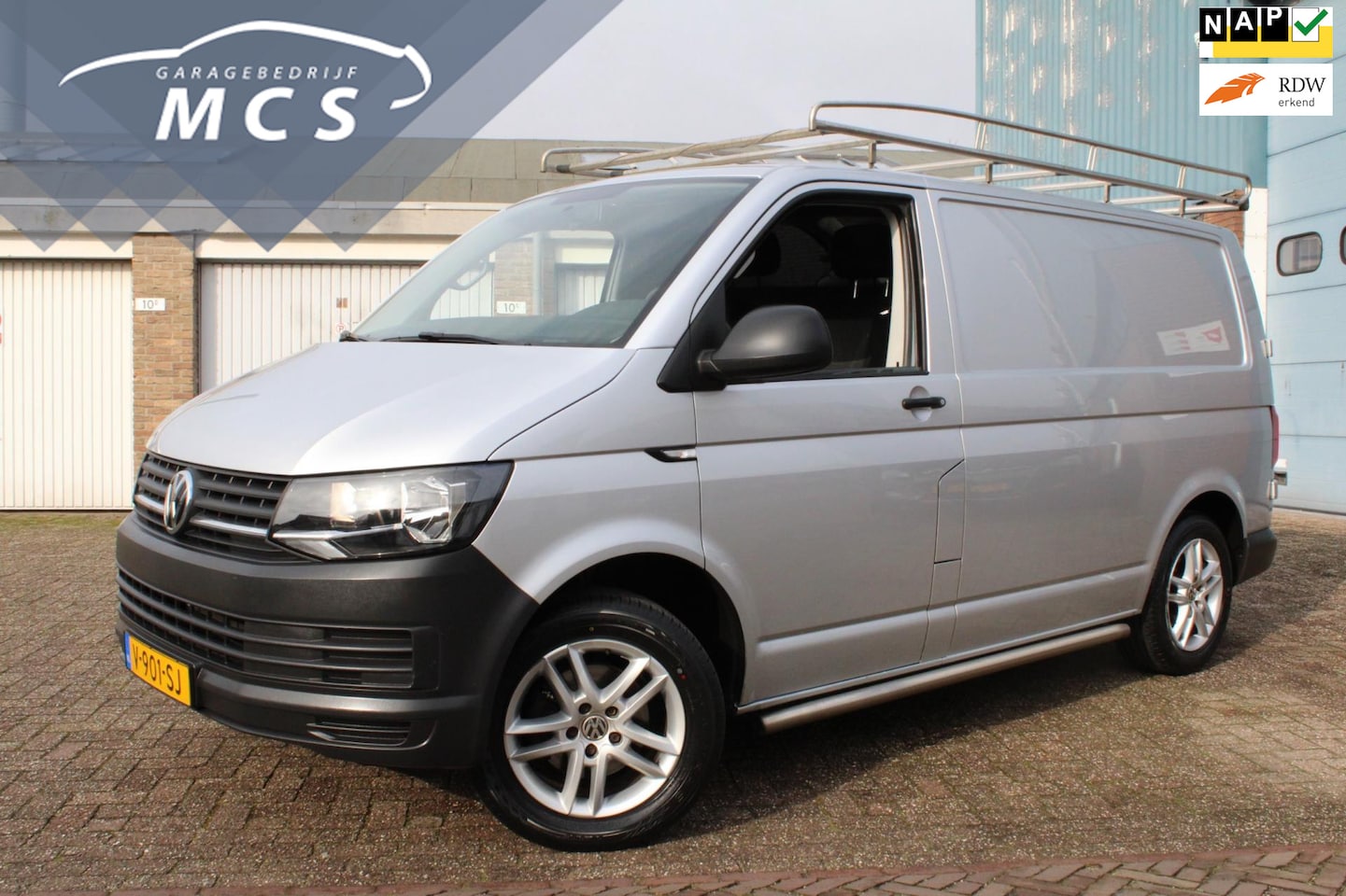 Volkswagen Transporter - 2.0 TDI L1H2 Comfortline / 1e Eigenaar / Trekhaak / Dakdrager / Airco - AutoWereld.nl