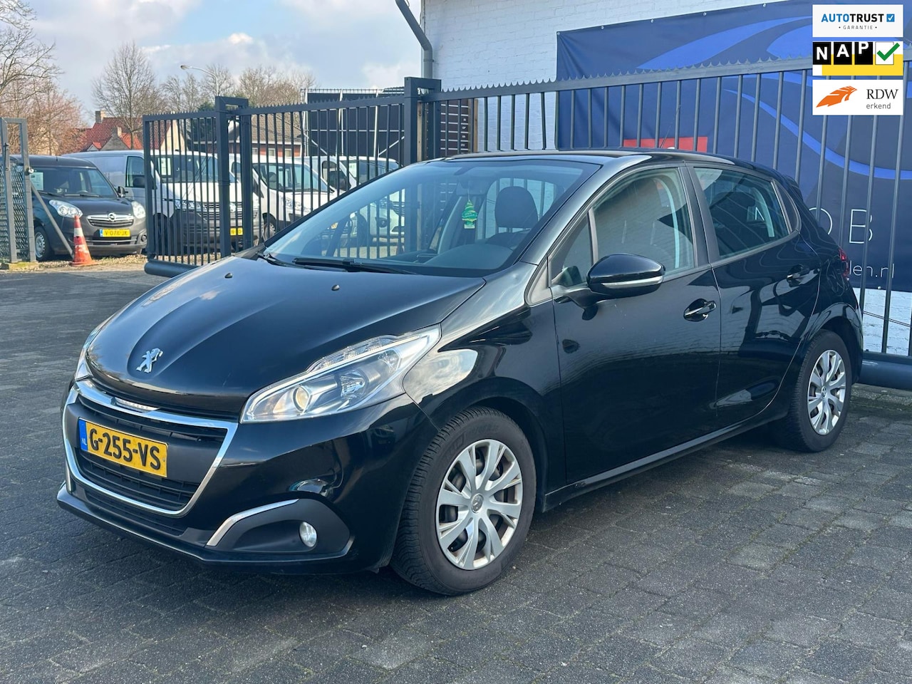 Peugeot 208 - 1.5 BlueHDi Blue Lease Active / CRUISE CONTROL / NAVIGATIE / AIRCO - AutoWereld.nl