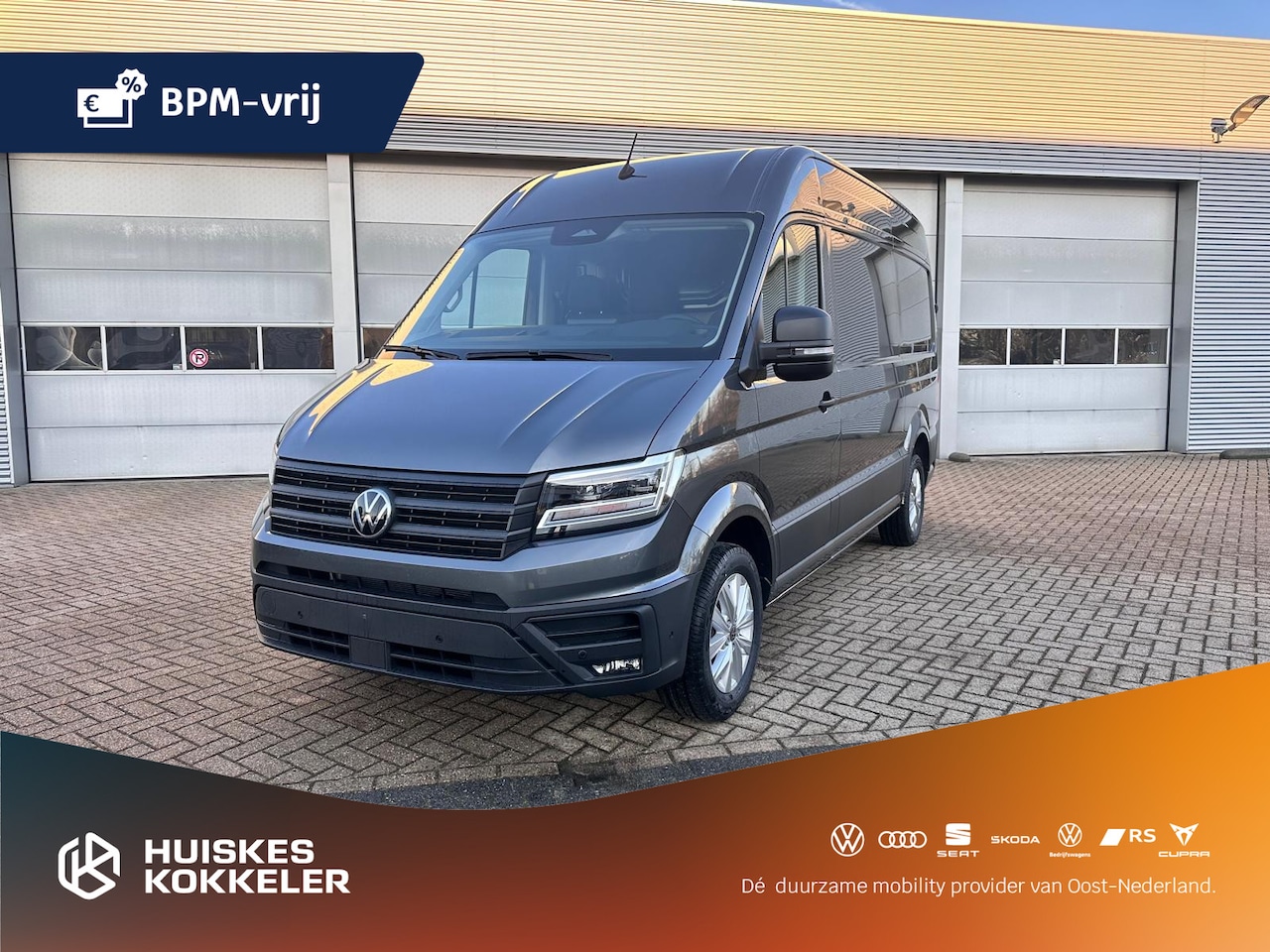 Volkswagen Crafter - Bestelwagen 35 2.0 TDI 177pk automaat L3H3 Exclusive ACC I LM 17'' velgen I App connect I - AutoWereld.nl