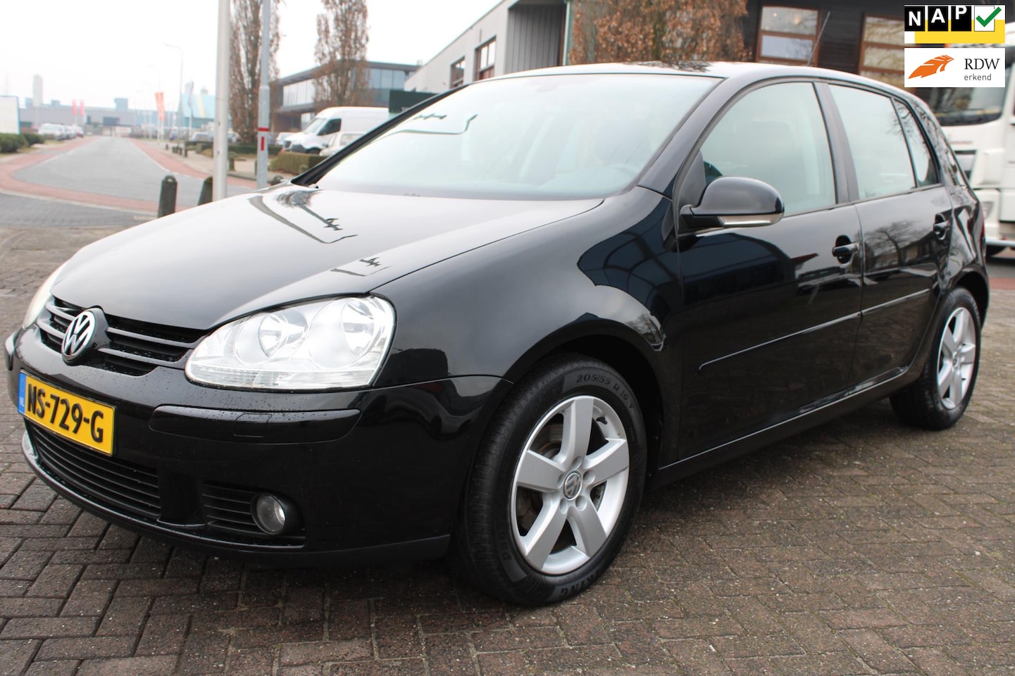 Volkswagen Golf - 1.6 Optive 4 BLACK EDITION AIRCO STOELVERWARMING - AutoWereld.nl