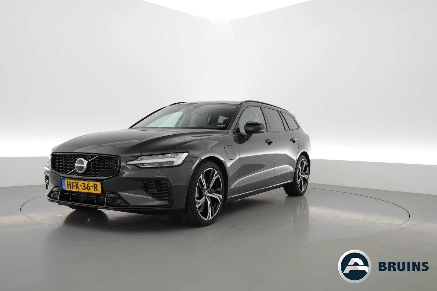 Volvo V60 - T6 Recharge Plus Dark | Pilot Assist | Memory | Camera | Harman Kardon | - AutoWereld.nl