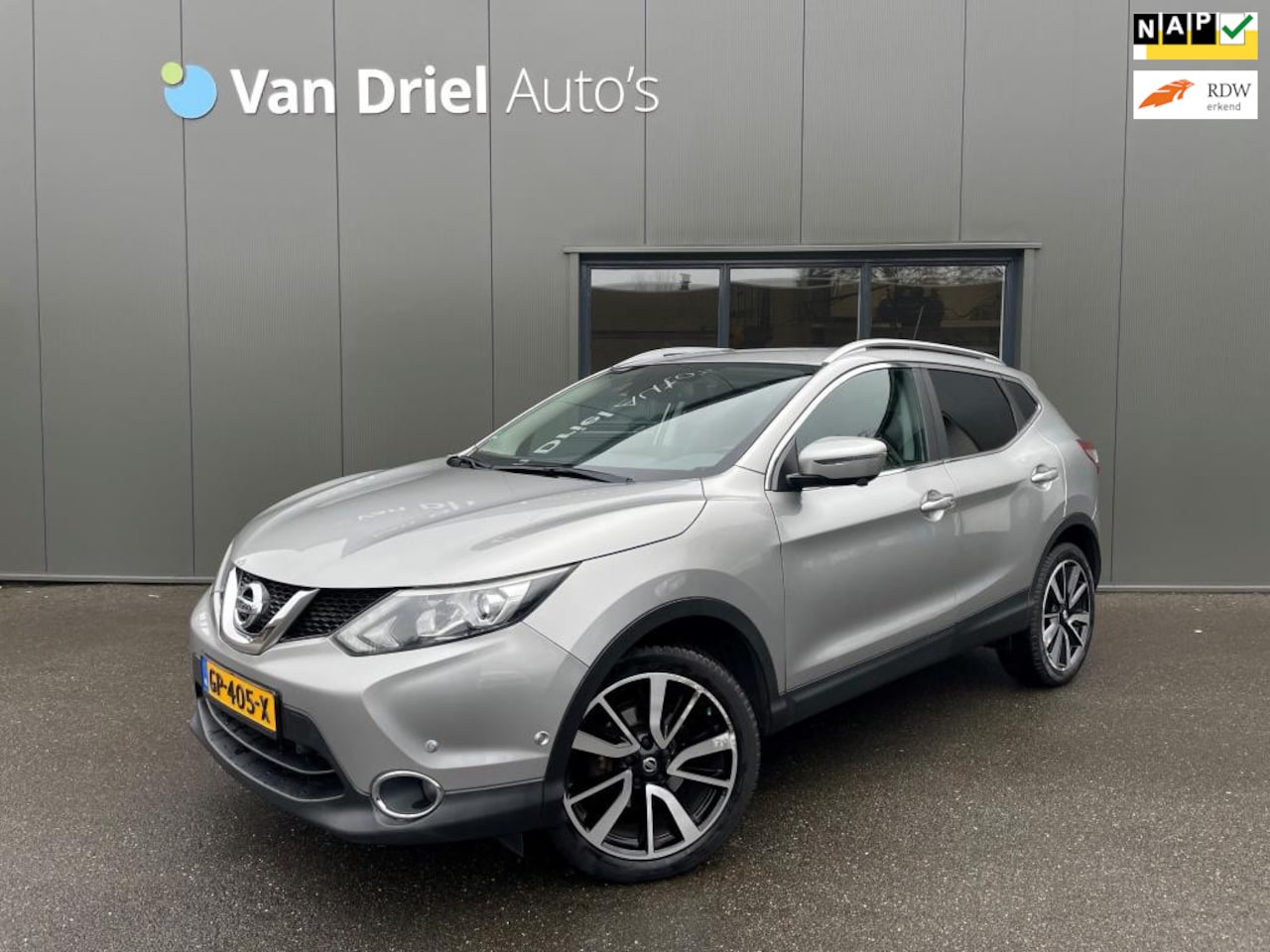 Nissan Qashqai - 1.2 CVT Automaat Tekna / Leder / Navigatie / Camera / Trekhaak! - AutoWereld.nl