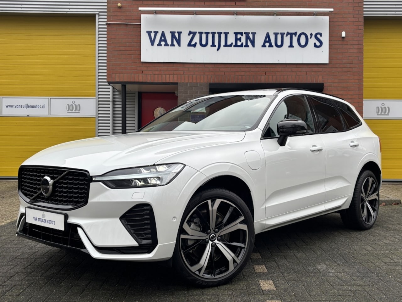 Volvo XC60 - T6 AWD Recharge Plus Dark Luchtvering 21" Trekhaak HK 360° - AutoWereld.nl