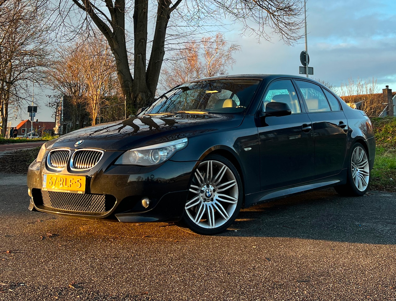 BMW 5-serie - 523i Business Line Edition I LCI - M Aerodynamics - Rims Styling 172 19" - Sport Seats - Beige Leather - AutoWereld.nl