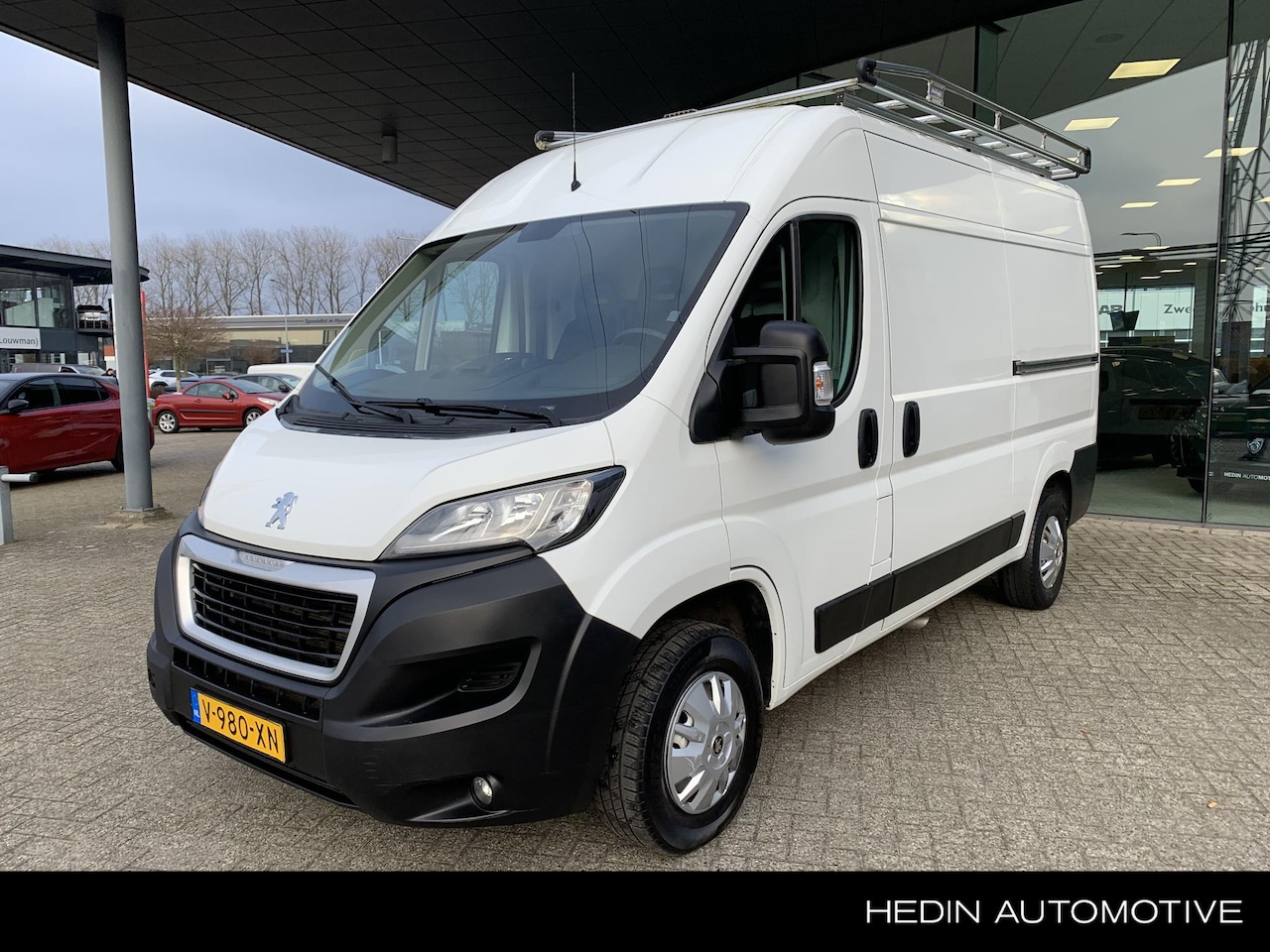 Peugeot Boxer - 330 2.0 130 Pk L2H2 Premium Pack | Parkeersensoren | Airco | Trekhaak | - AutoWereld.nl