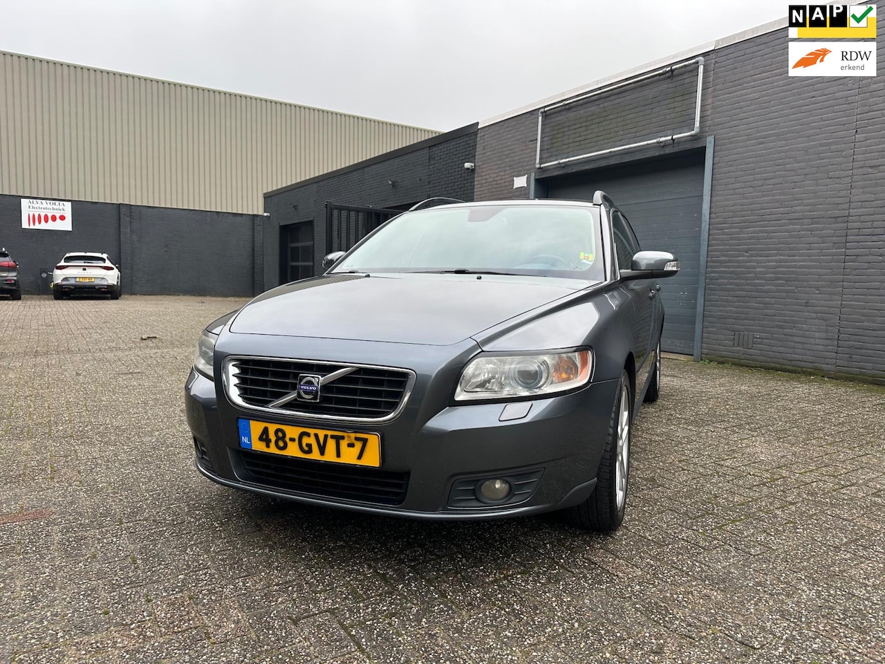 Volvo V50 - 1.8 Momentum Clima Cruise Leer PDC LM-Wielen Xenon Trekhaak APK NAP. - AutoWereld.nl