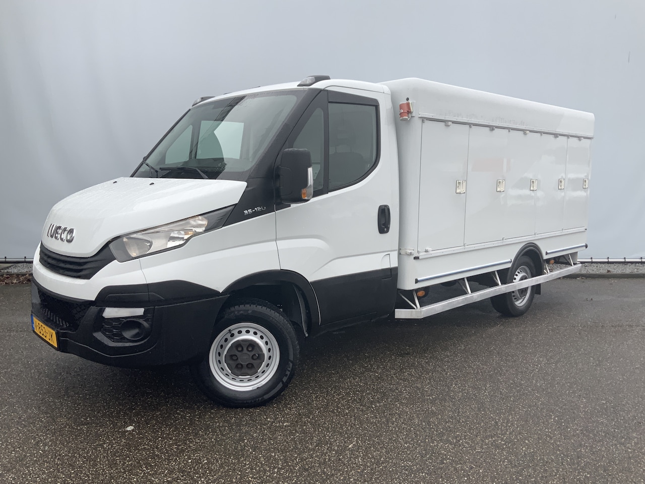 Iveco Daily - 35S12 2.3 345 vries Auto 40 gr onder nul. 10 Deuren Euro 6 Euro 6 - AutoWereld.nl