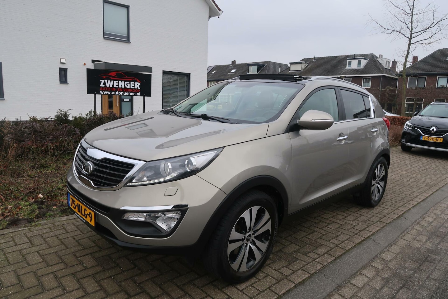 Kia Sportage - 2.0 163pk PANORAMADAK|XENON|CAMERA|NAVIGATIE|KEYLESS|TREKHAAK|DEALER ONDERHOUDEN|1E EIGENA - AutoWereld.nl