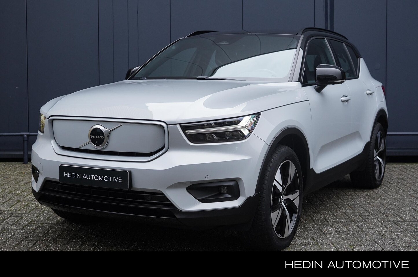 Volvo XC40 - Recharge P8 AWD R-Design | Trekhaak | Elektrische stoelen | 360 graden camera | Lederen be - AutoWereld.nl