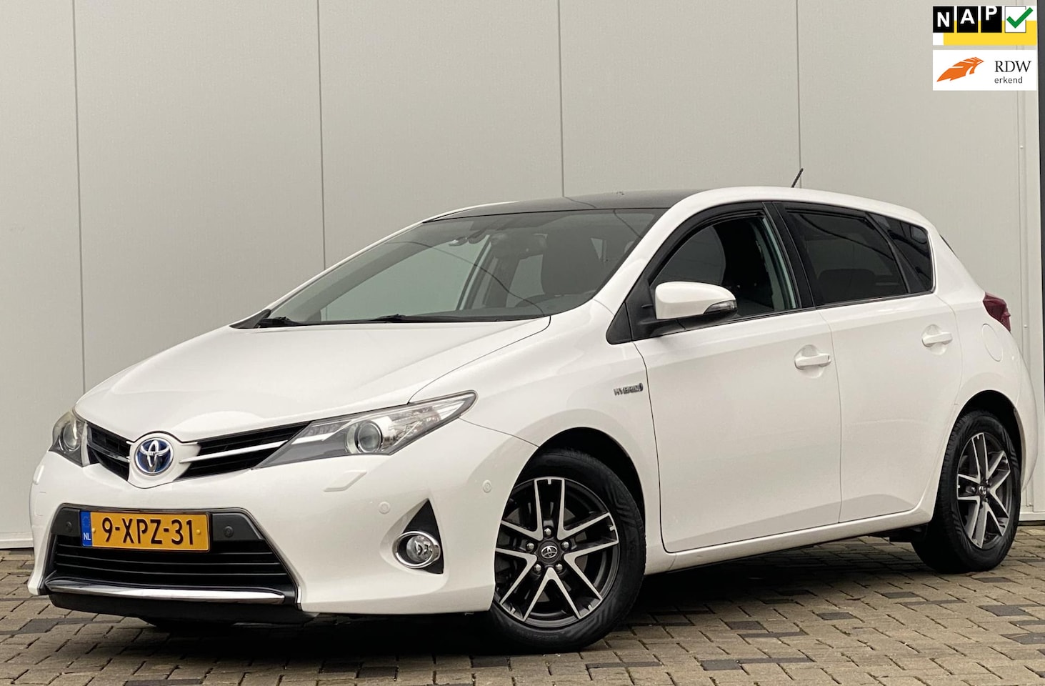 Toyota Auris - 1.8 Hybrid Lease PANORAMA NAVI CAMERA KEYLESS IN NIEUWSTAAT - AutoWereld.nl