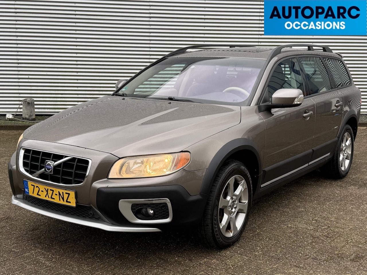 Volvo XC70 - 3.2 Momentum LEDEREN BEKLEDING, AUTOMAAT, CLIMA, AWD, CRUISE CONTROLE, TREKHAAK, YOUNGTIME - AutoWereld.nl