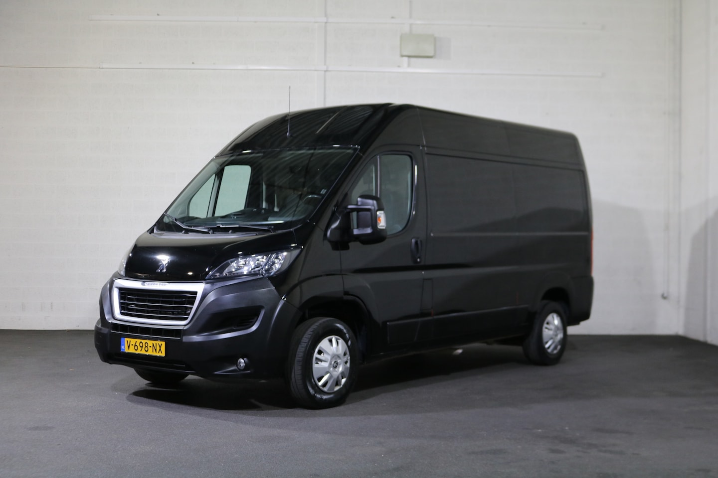 Peugeot Boxer - 2.0 BlueHDI 130pk L2 H2 Airco Navigatie Camera Trekhaak - AutoWereld.nl