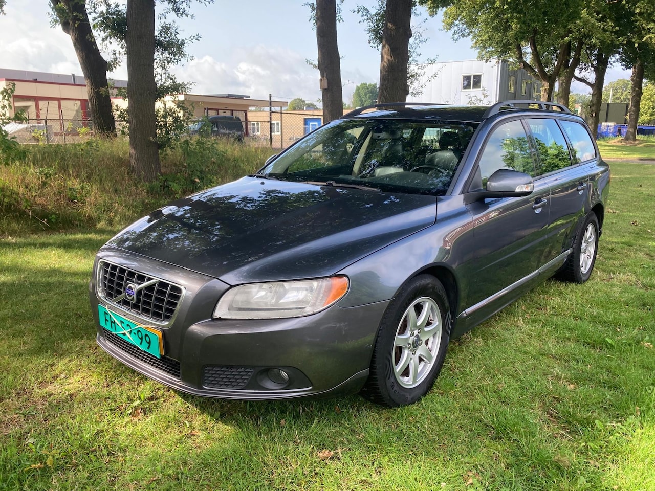 Volvo V70 - 2.4 D5 Kinetic Duits Kenteken Bj 2008 - AutoWereld.nl