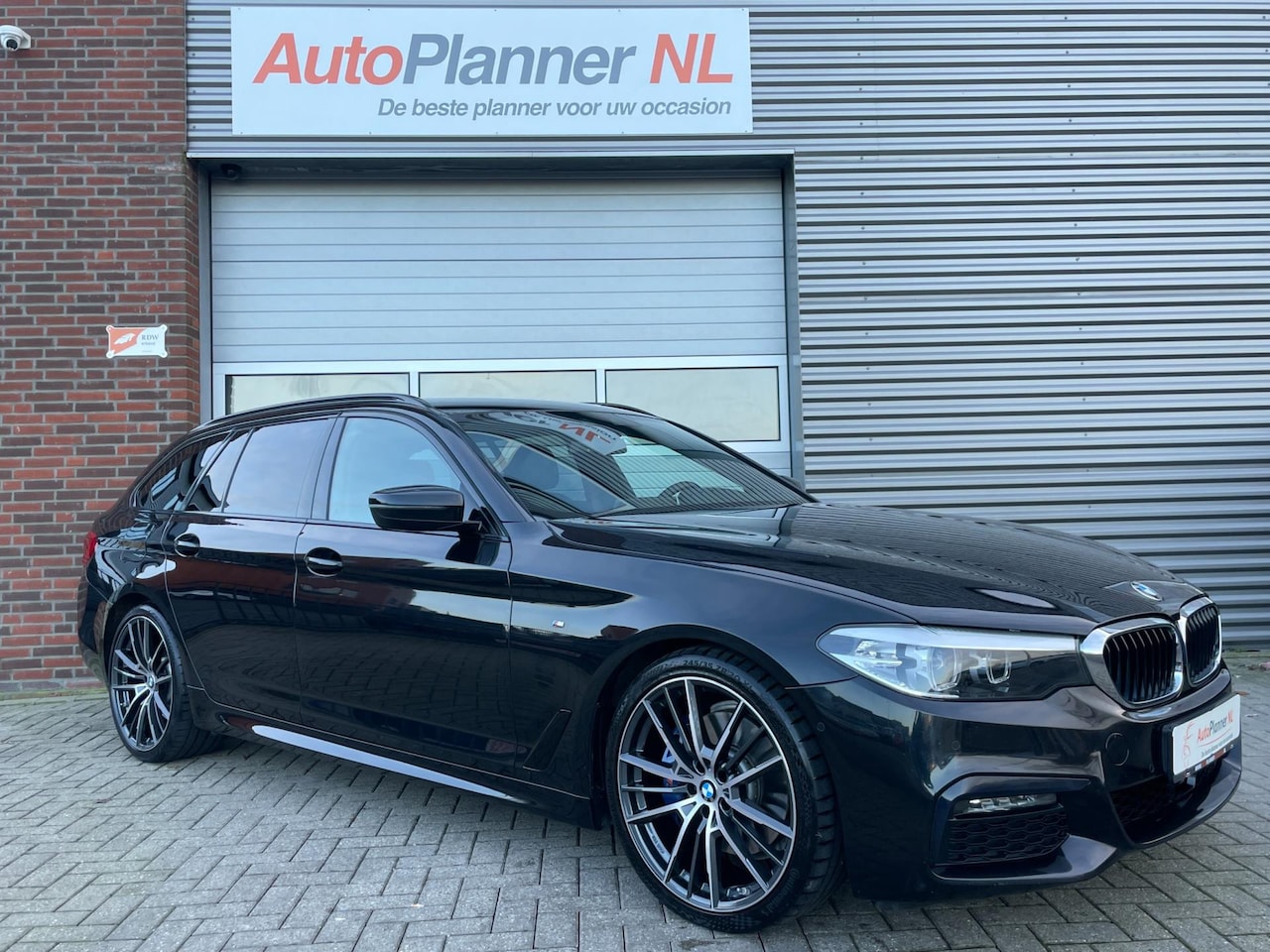 BMW 5-serie Touring - 530i M Sport! Camera! Navi! Sfeerver.! - AutoWereld.nl