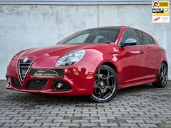 Alfa Romeo Giulietta - 1.750 Turbo QV | Clima | Cruise | Panoramadak | Navi | Bluetooth | H.leder | PDC | Rosso A