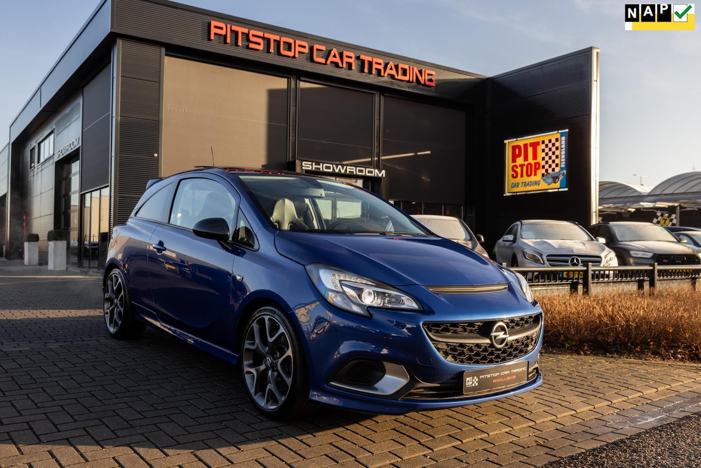 Opel Corsa - 1.6 Turbo OPC 1.6 Turbo OPC, 207 PK, Pano, Camera, Kuipstoelen, PDC! - AutoWereld.nl