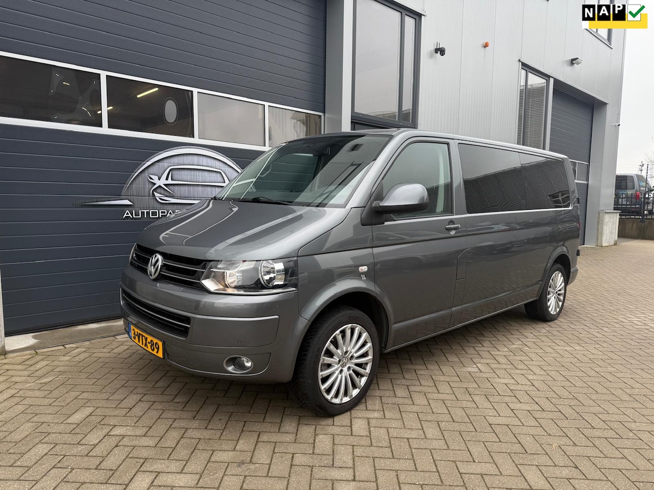 Volkswagen Transporter - 2.0 TDI L2H1 Dubbele Cabine, Cruise Control, Trekhaak, DSG, NAP, BTW, Stoelverwarming, Par - AutoWereld.nl