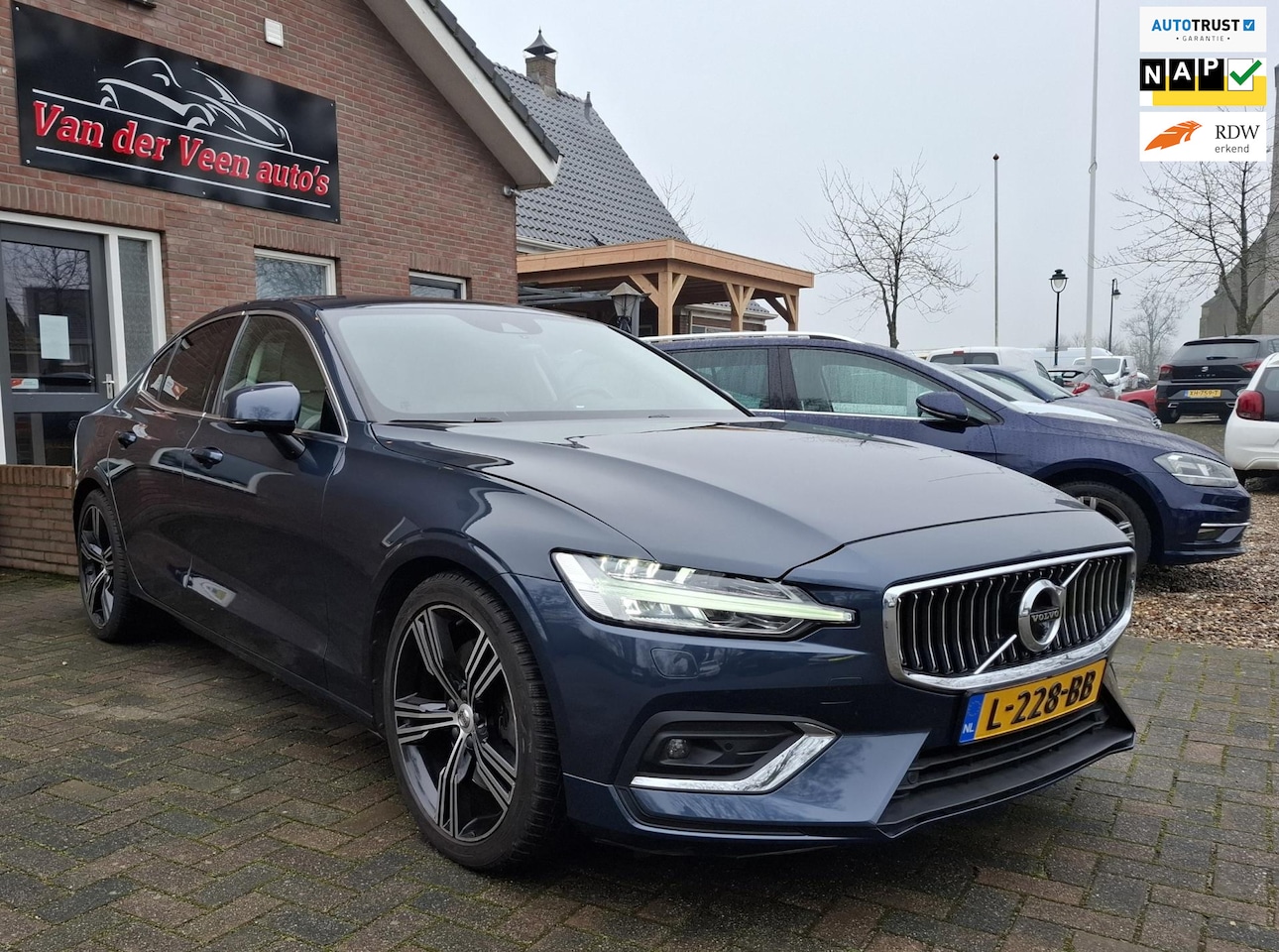 Volvo S60 - 2.0 T5 R-Design 250 PK. Unieke S60 o.a. navi, virtual cockpit,leder, stoel-/stuur-/achterb - AutoWereld.nl