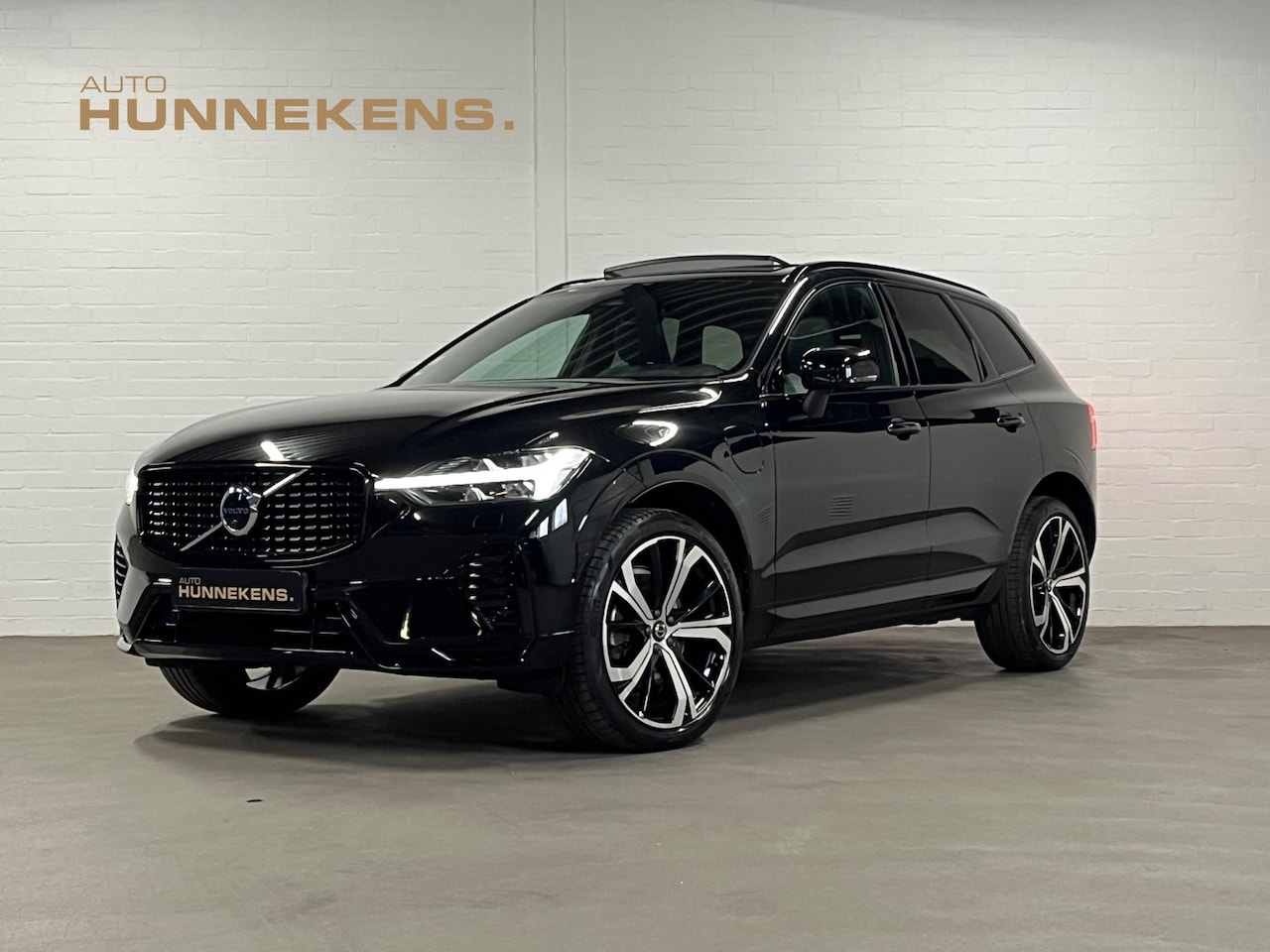 Volvo XC60 - Recharge T6 AWD R-Design | Trekhaak | Adapt. Cruise c. | Open dak | Keyless | Memory seats - AutoWereld.nl