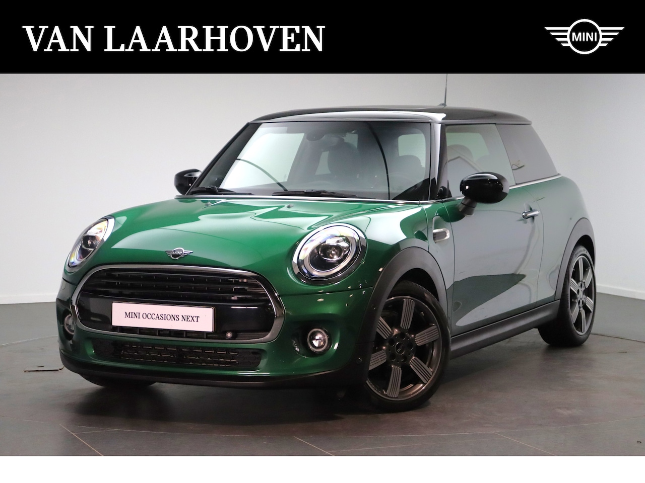 MINI Cooper - Hatchback 60 Years Automaat / Panoramadak / Stoelverwarming / LED / Harman Kardon / Park A - AutoWereld.nl