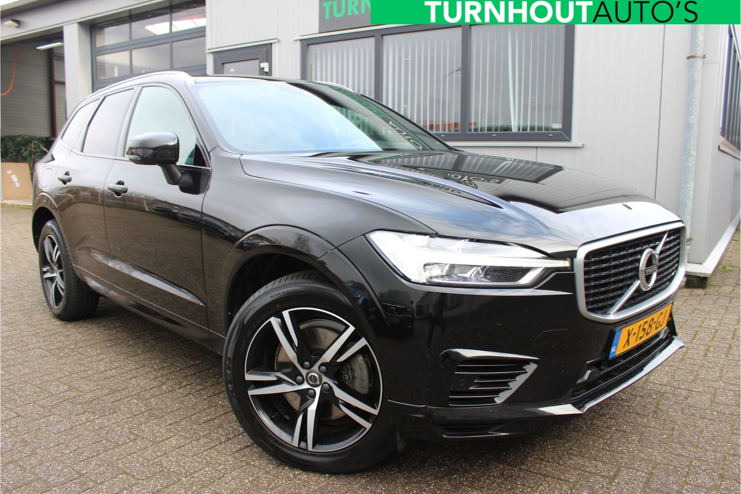 Volvo XC60 - 2.0 T8 Twin Engine AWD R-Design Panoramadak | Blis | Trekhaak - AutoWereld.nl