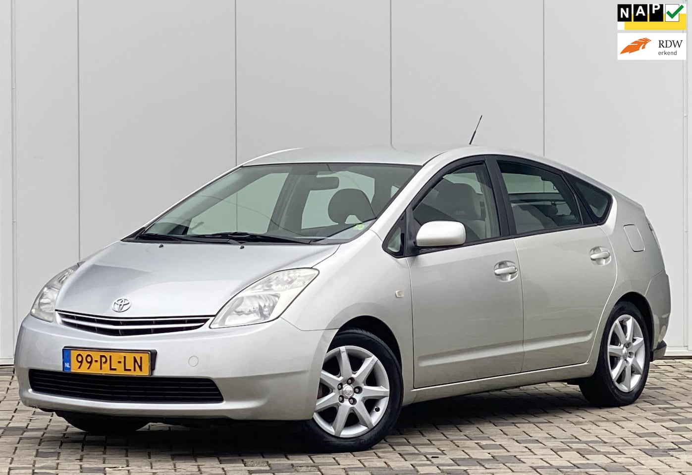 Toyota Prius - 1.5 VVT-i NAVI DEALER ONDERHOUDEN IN TOP STAAT - AutoWereld.nl