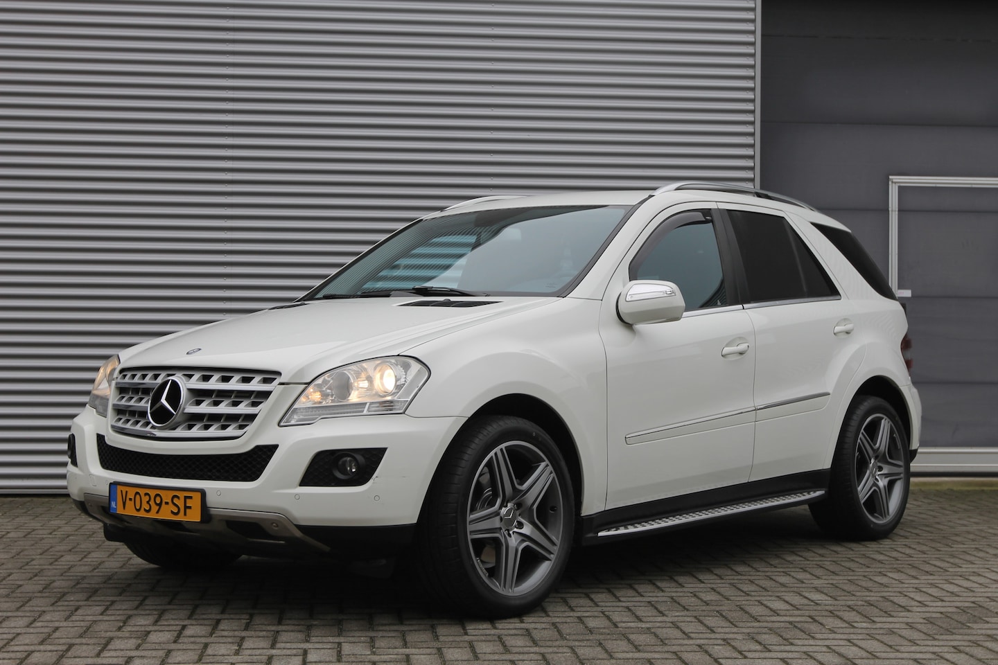 Mercedes-Benz M-klasse - 350 CDI I AUT. I GRIJS KENTEKEN - AutoWereld.nl