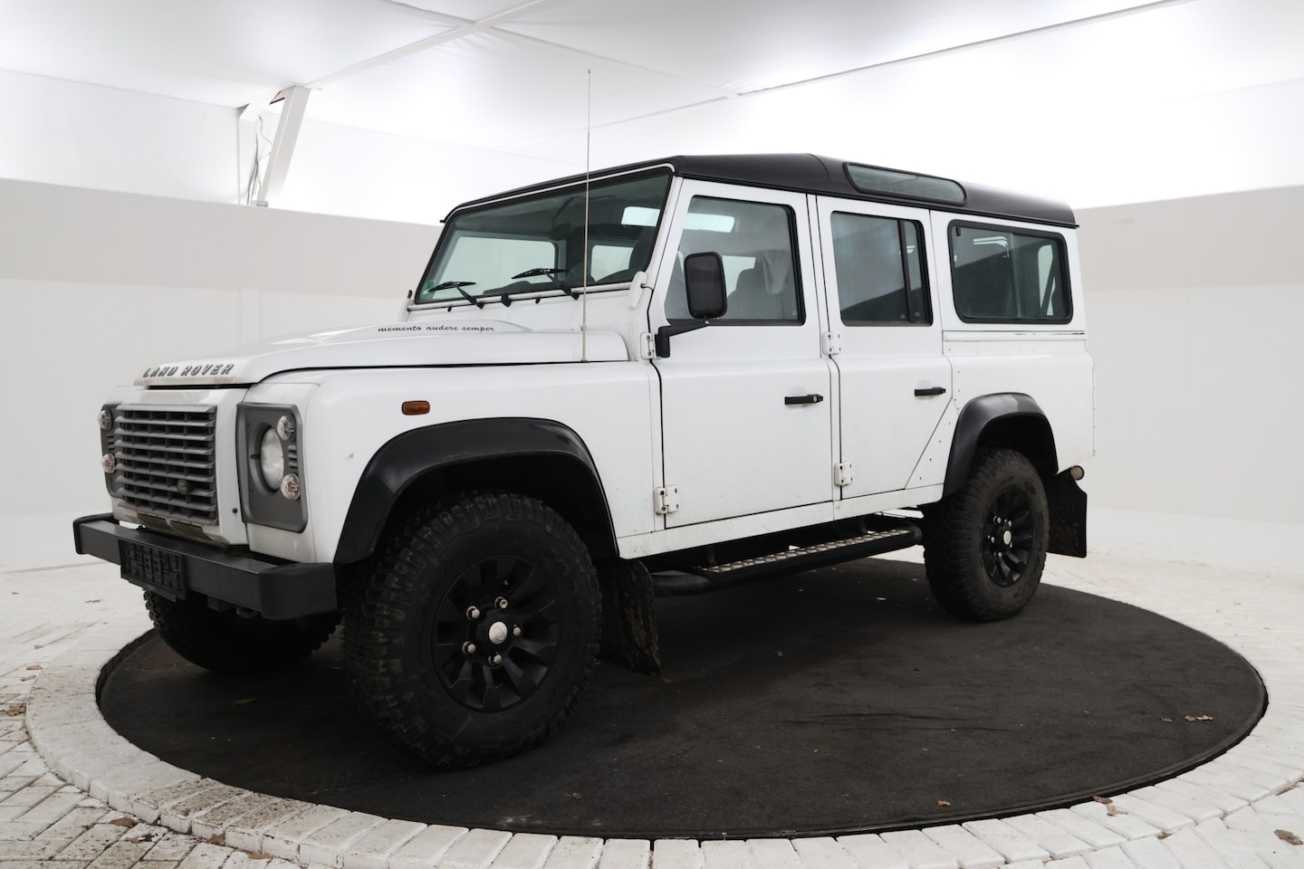 Land Rover Defender 110 - 2.2 TD4110 SW SE Nieuw Type! 7 Persoons! - AutoWereld.nl