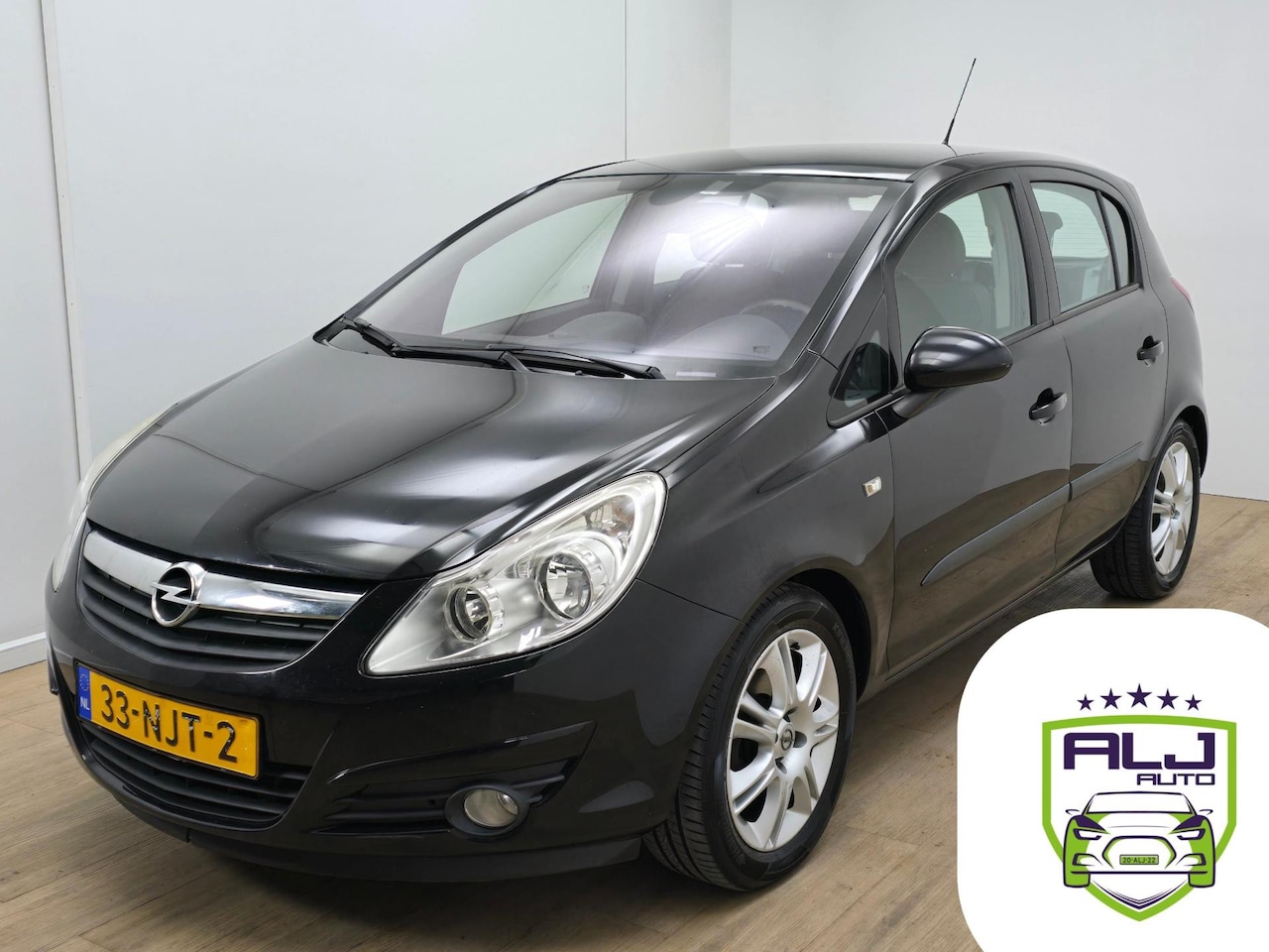 Opel Corsa - Occasion 1.4-16V Cosmo met cruisecontrol | Tweedehands Opel Corsa in kleur zwart | Parkeer - AutoWereld.nl