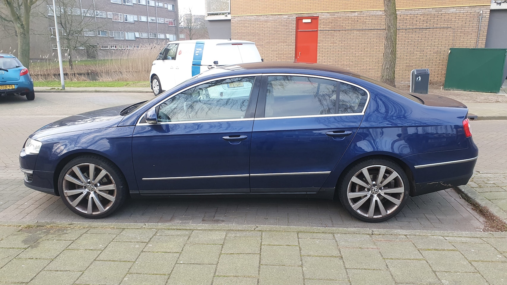 Volkswagen Passat - 2.0 FSI Highline Business NAP - AutoWereld.nl