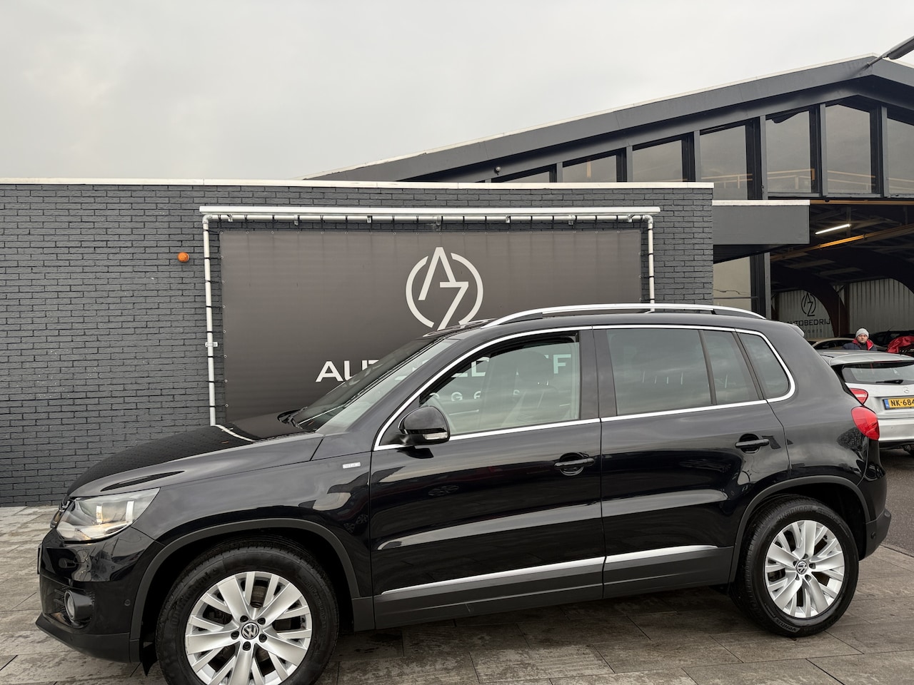 Volkswagen Tiguan - 1.4 TSI Sport&Style Automaat*Goed onderhouden !! - AutoWereld.nl