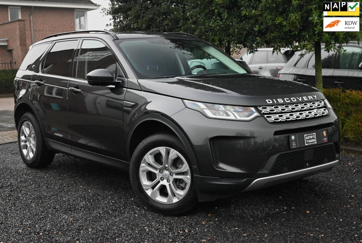 Land Rover Discovery Sport - P300e 1.5 HSE Hybrid 309 PK AWD 1e Eig Trekhaak 360 Camera Leder LED 18'' - AutoWereld.nl