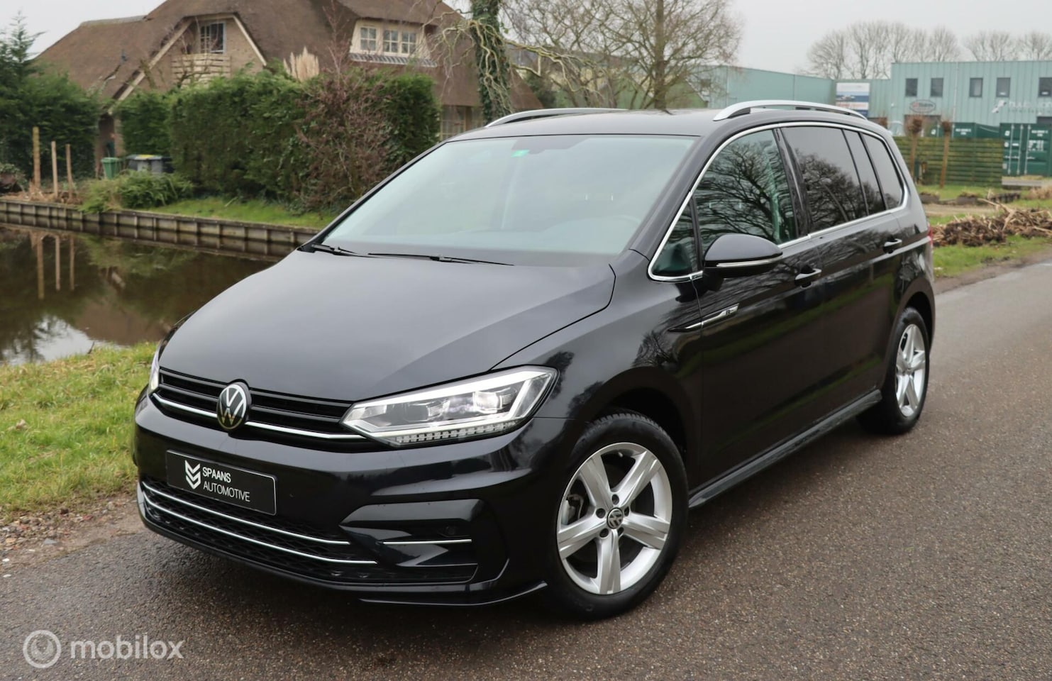 Volkswagen Touran - 1.5 TSI R-Line / 7persoons / Facelift - AutoWereld.nl