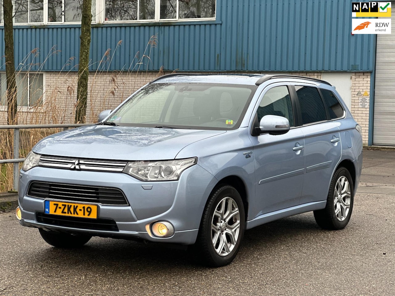 Mitsubishi Outlander - 2.0 PHEV Instyle Clima! NAVI! Camera! NAP! APK! - AutoWereld.nl