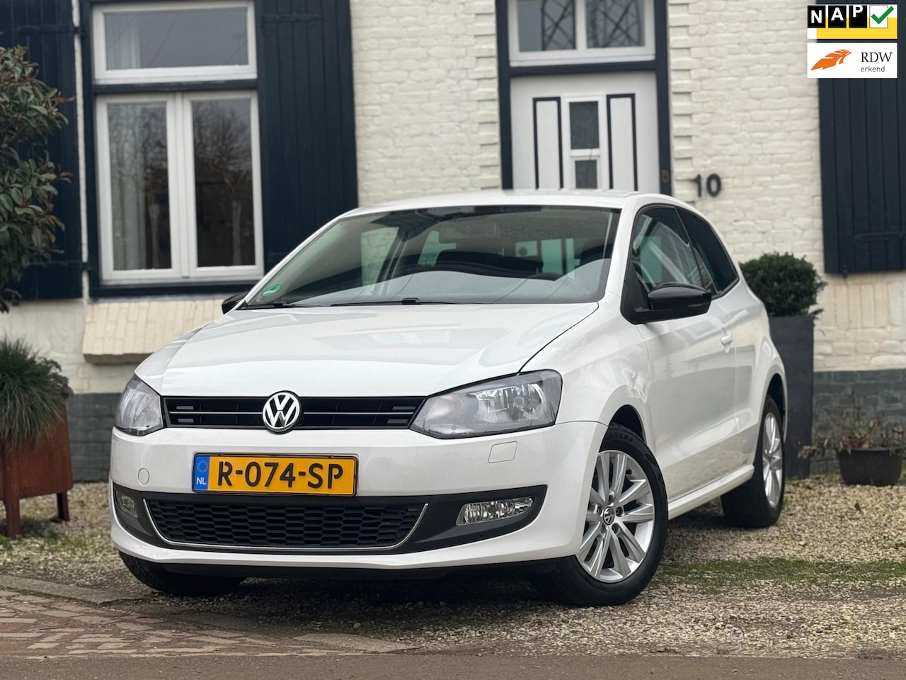 Volkswagen Polo - 1.2 Easyline|Stoelverwarming|Airco|LMV|Nette auto! - AutoWereld.nl