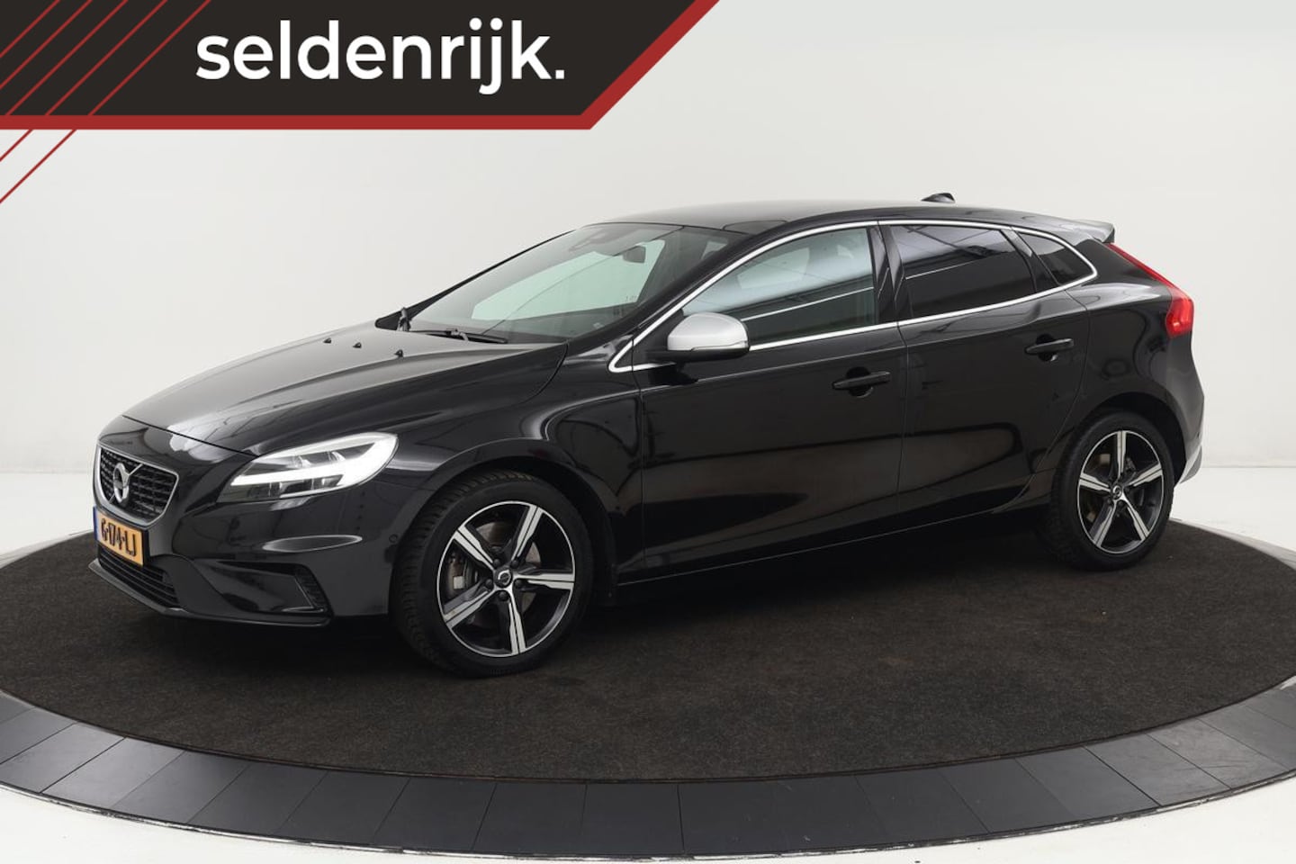 Volvo V40 - 1.5 T3 Polar+ Sport | Panoramadak | Trekhaak | Park Assist | Stoelverwarming | Camera | Ha - AutoWereld.nl