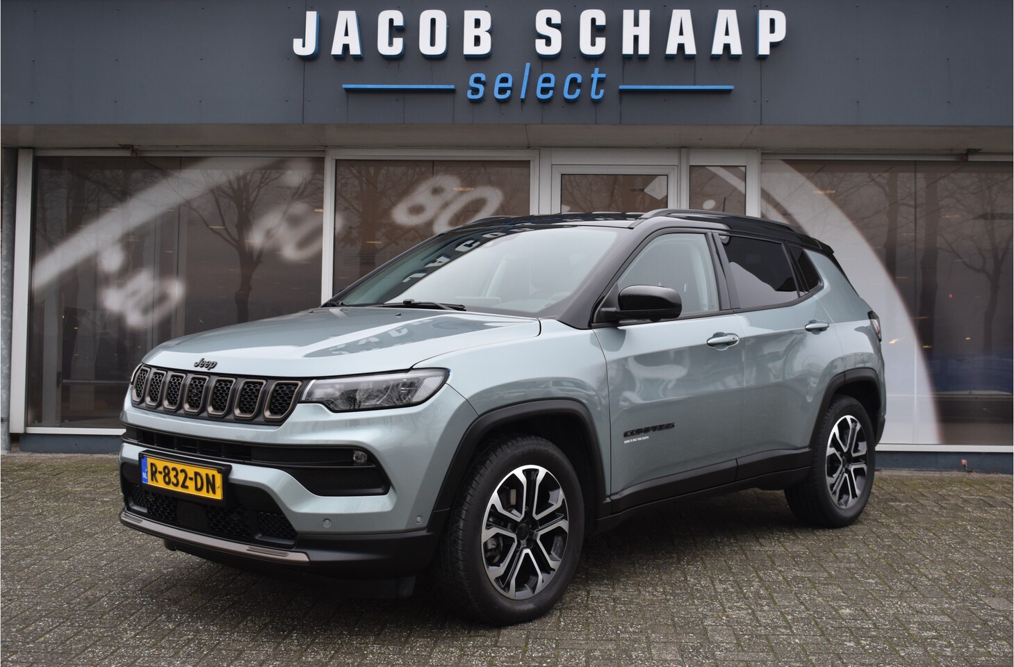 Jeep Compass - 1.5T e-Hybrid Upland Automaat / Rondom camera's / Keyless /  19" LM /  Adap. Cruise / Navi - AutoWereld.nl