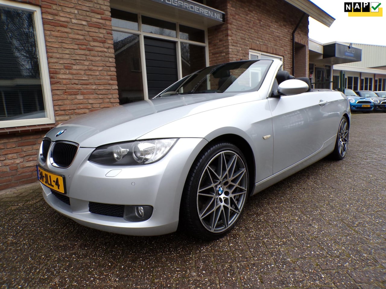 BMW 3-serie Cabrio - 320i Executive Automaat / Leder / Navi - AutoWereld.nl